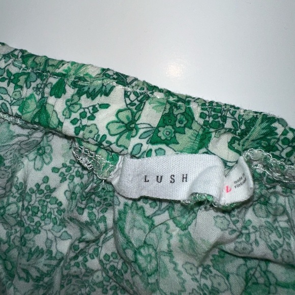 Lush Women’s Dress Size L Green Floral Smocked Bodice Sleeveless Tiered Midi - Picture 2 of 6